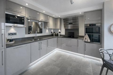 2 bedroom apartment for sale, Sommers Crescent, Ilfracombe, Devon, EX34