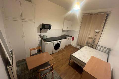Studio to rent, Euston, London NW1