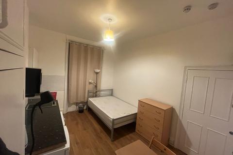 Studio to rent, Euston, London NW1