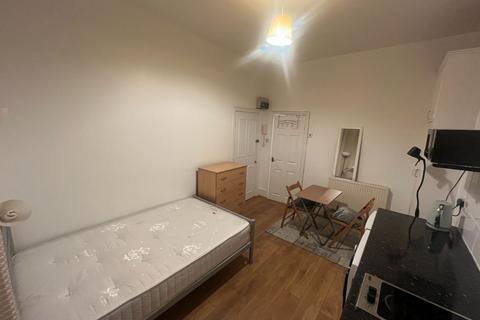 Studio to rent, Euston, London NW1