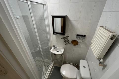 Studio to rent, Euston, London NW1