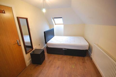 2 bedroom flat to rent, 100A EALING ROAD