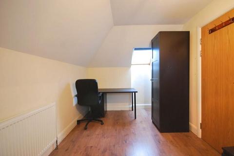 2 bedroom flat to rent, 100A EALING ROAD