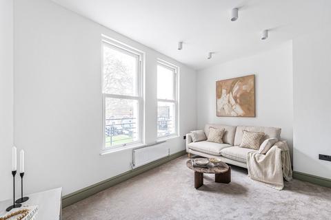 1 bedroom flat for sale, Wandsworth Road, London, SW8