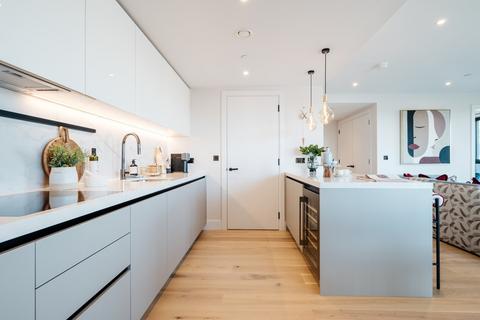 4 bedroom flat for sale, White City Living, 54 Wood Lane, London, W12