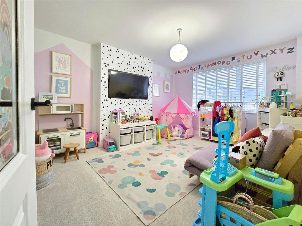 Bedroom 4/ Play Room