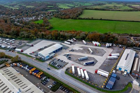 Distribution warehouse to rent, 6-7 Menzies Rd Dover CT16 2HQ