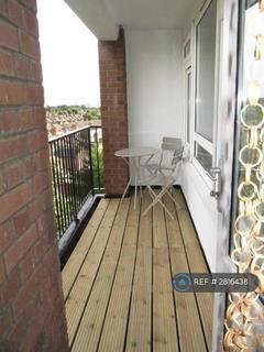 3 bedroom flat to rent, Balham, London, SW12