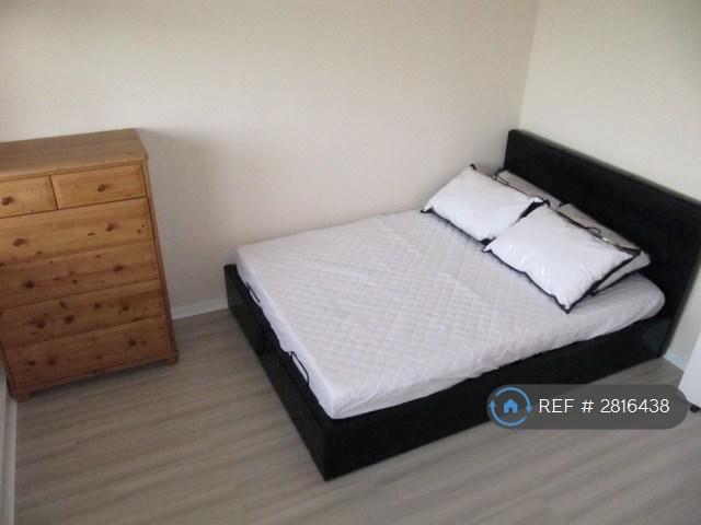 Bedroom02