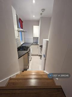 Studio to rent, Raleigh Road, London, N8