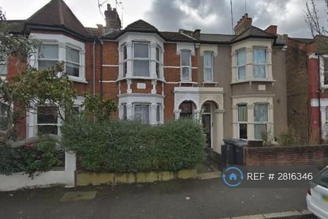 Studio to rent, Raleigh Road, London, N8
