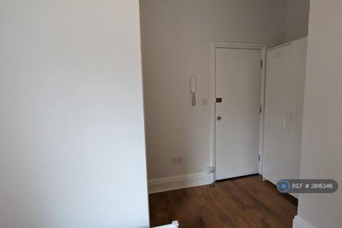 Studio to rent, Raleigh Road, London, N8