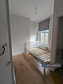Studio to rent, Raleigh Road, London, N8