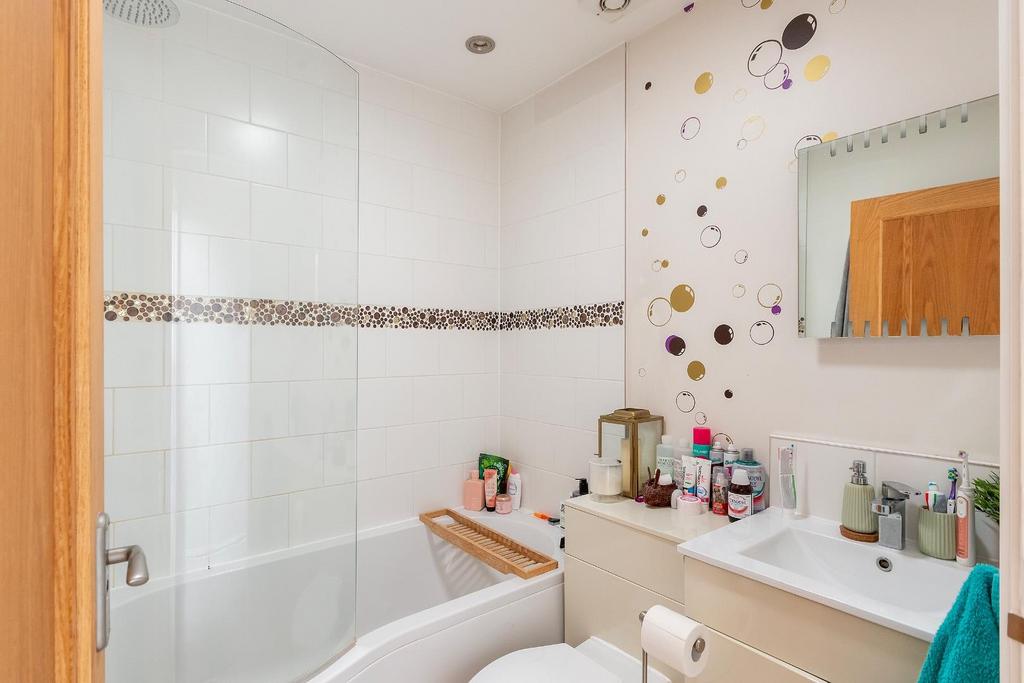 0 W3 PWH - Bathroom B.jpg