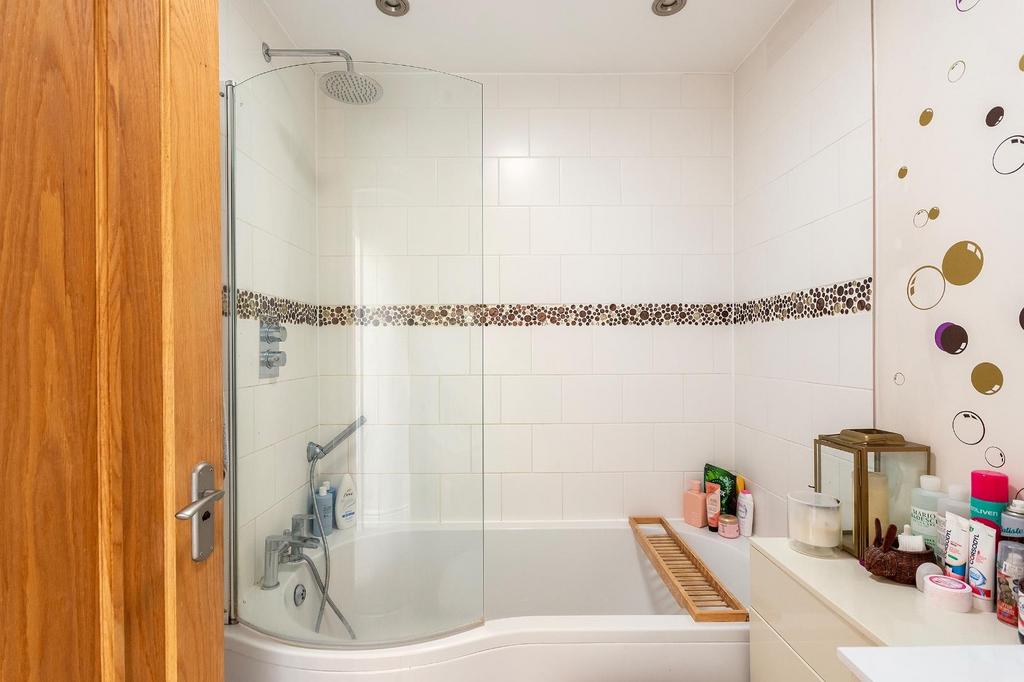0 W3 PWH - Bathroom A.jpg