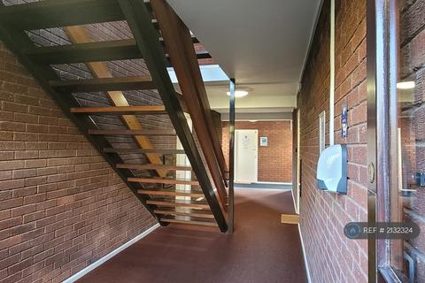 2 bedroom flat to rent, Crofters Court, Birmingham, B15