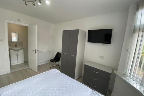 undefined, Queens Road - 6 bed, Beeston NG9