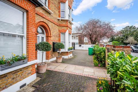 2 bedroom flat to rent, Lime Grove, KT3