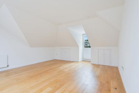 2 bedroom flat to rent, Lime Grove, KT3