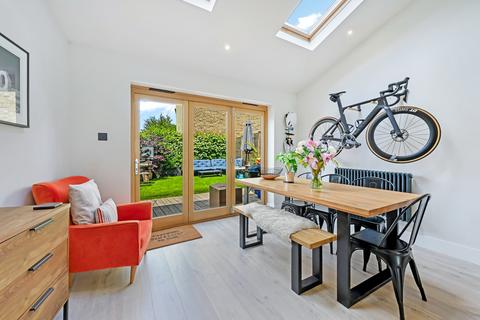 3 bedroom flat to rent, Furmage Street, SW18