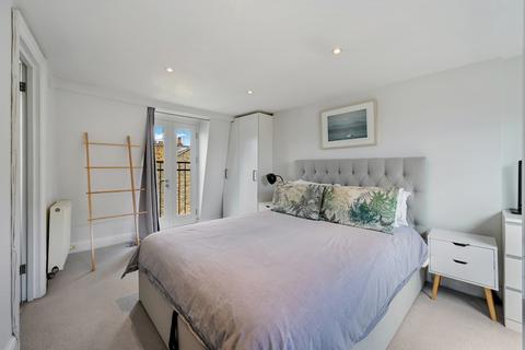 3 bedroom flat to rent, Furmage Street, SW18