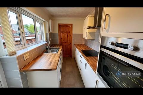 2 bedroom terraced house to rent, Ashton Road West, Manchester, M35