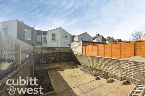 3 bedroom terraced house to rent, AVAILABLE WITH NO DEPOSIT Eastfield Road Southsea PO4