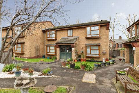 1 bedroom flat for sale, Palmers Drive, Grays, Essex, RM17