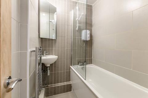 2 bedroom flat to rent, Bowsprit Point, Canary Wharf, London, E14