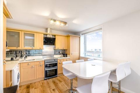 2 bedroom flat to rent, Bowsprit Point, Canary Wharf, London, E14