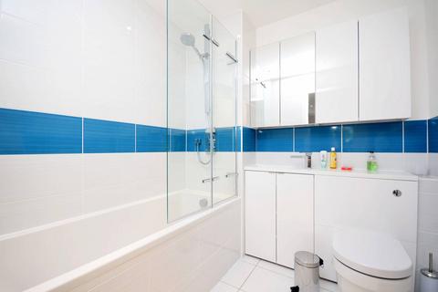 2 bedroom flat to rent, Boardwalk Place, Canary Wharf, London, E14