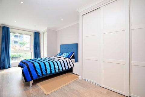 2 bedroom flat to rent, Boardwalk Place, Canary Wharf, London, E14