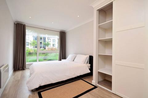 2 bedroom flat to rent, Boardwalk Place, Canary Wharf, London, E14