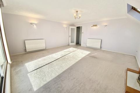 2 bedroom flat for sale, Sunningdale Lodge, 431 Lymington Road, Christchurch, Dorset