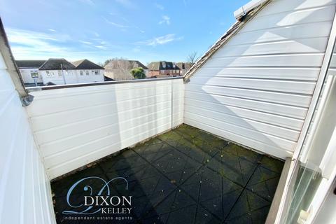 2 bedroom flat for sale, Sunningdale Lodge, 431 Lymington Road, Christchurch, Dorset