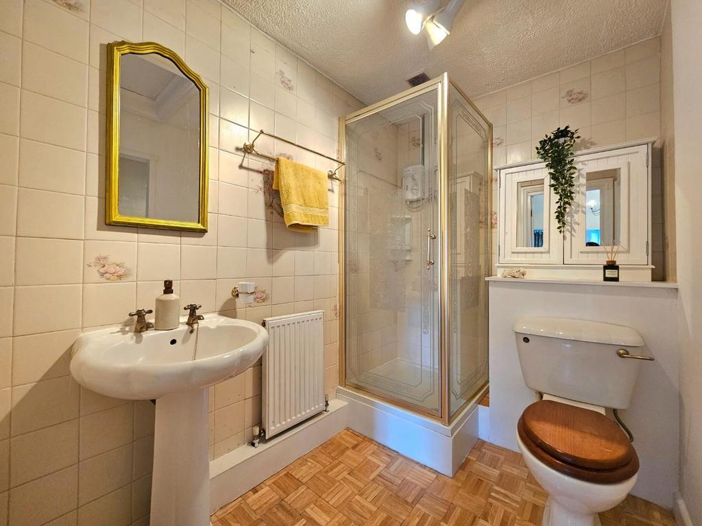 Bedroom 1 En-Suite