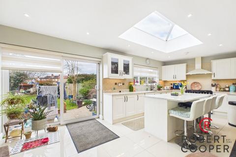 4 bedroom end of terrace house for sale, Appledore Avenue, Ruislip, HA4