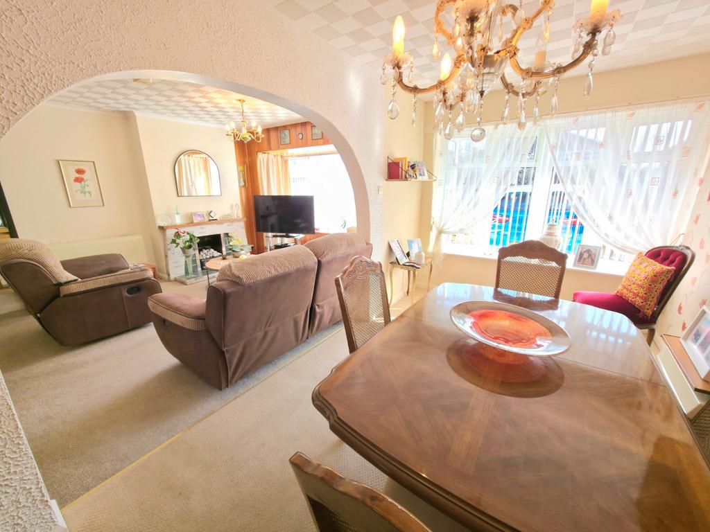 Lounge/Dining Room