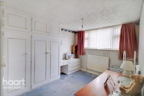 3 bedroom semi-detached house for sale, Wiltshire Avenue, Hornchurch