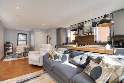 2 bedroom flat for sale, Walton Road, East Molesey, KT8