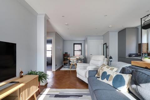 2 bedroom flat for sale, Walton Road, East Molesey, KT8