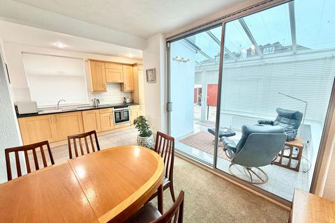3 bedroom semi-detached house for sale, Lynton Avenue, London NW9