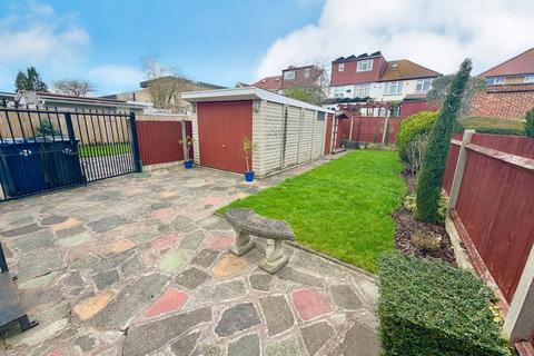 3 bedroom semi-detached house for sale, Lynton Avenue, London NW9