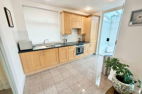 3 bedroom semi-detached house for sale, Lynton Avenue, London NW9