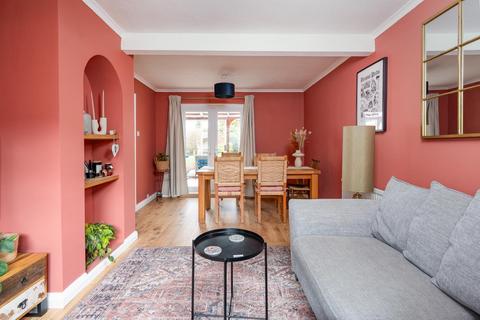 3 bedroom end of terrace house for sale, Tilling Road, Manor Farm