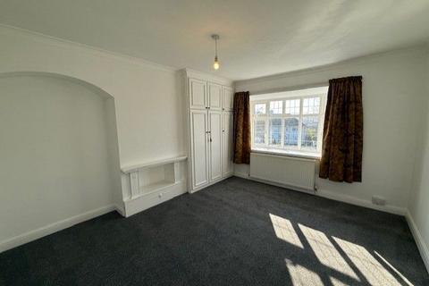 2 bedroom maisonette to rent, Stoats Nest Road, Coulsdon, CR5 2JJ