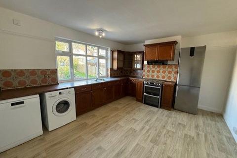 2 bedroom maisonette to rent, Stoats Nest Road, Coulsdon, CR5 2JJ