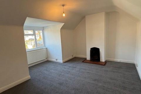 2 bedroom maisonette to rent, Stoats Nest Road, Coulsdon, CR5 2JJ