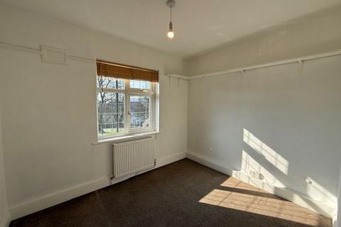 2 bedroom maisonette to rent, Stoats Nest Road, Coulsdon, CR5 2JJ