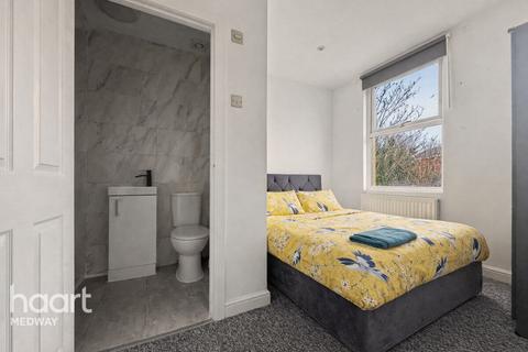 4 bedroom end of terrace house for sale, Dawes Street, Gillingham